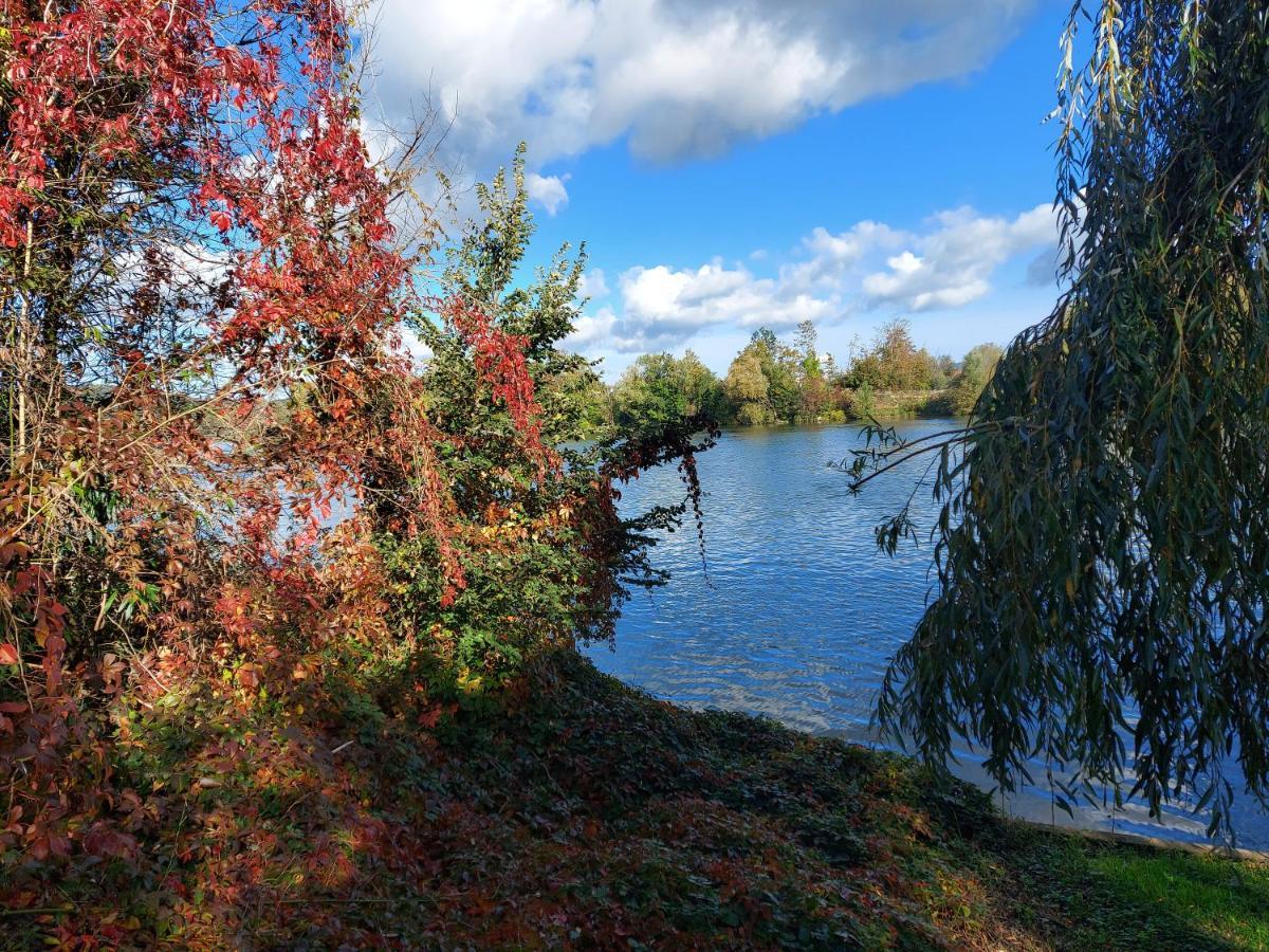 Les Seringats Poissy Exterior photo