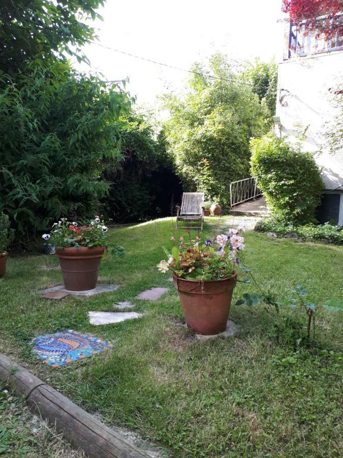 Les Seringats Poissy Exterior photo